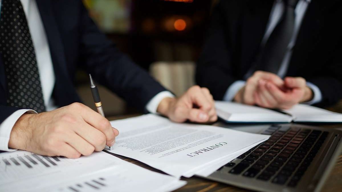 How to Handle Contract Amendments