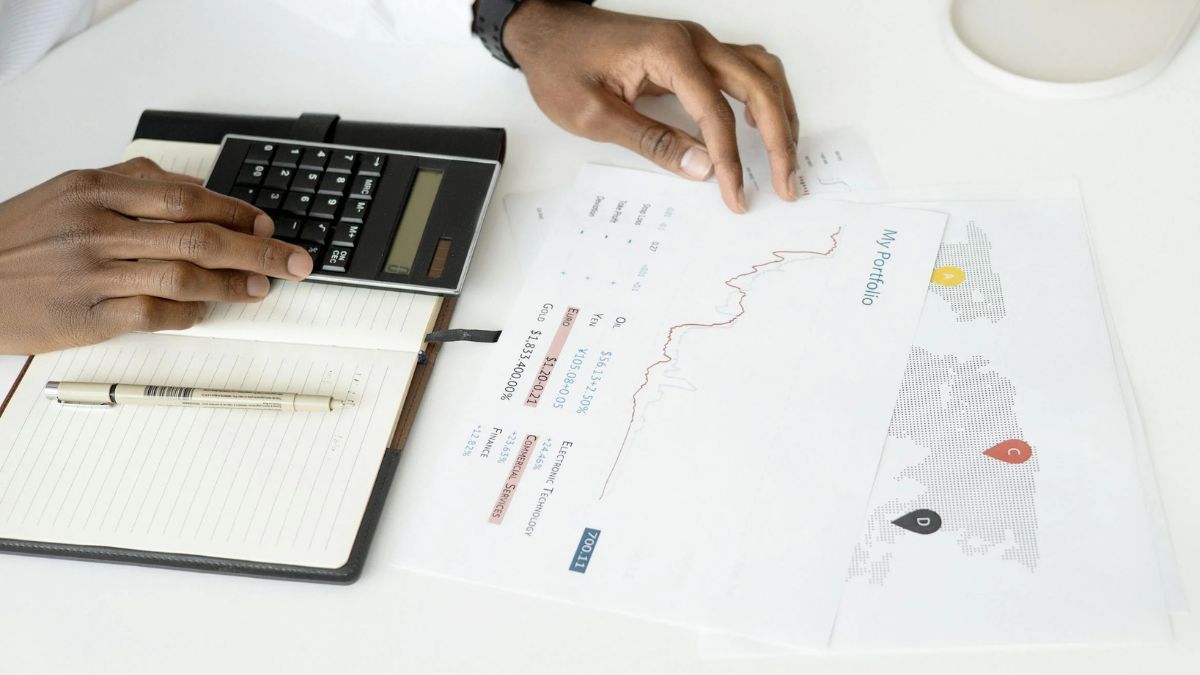 Tools and techniques for tracking revenue from contracts