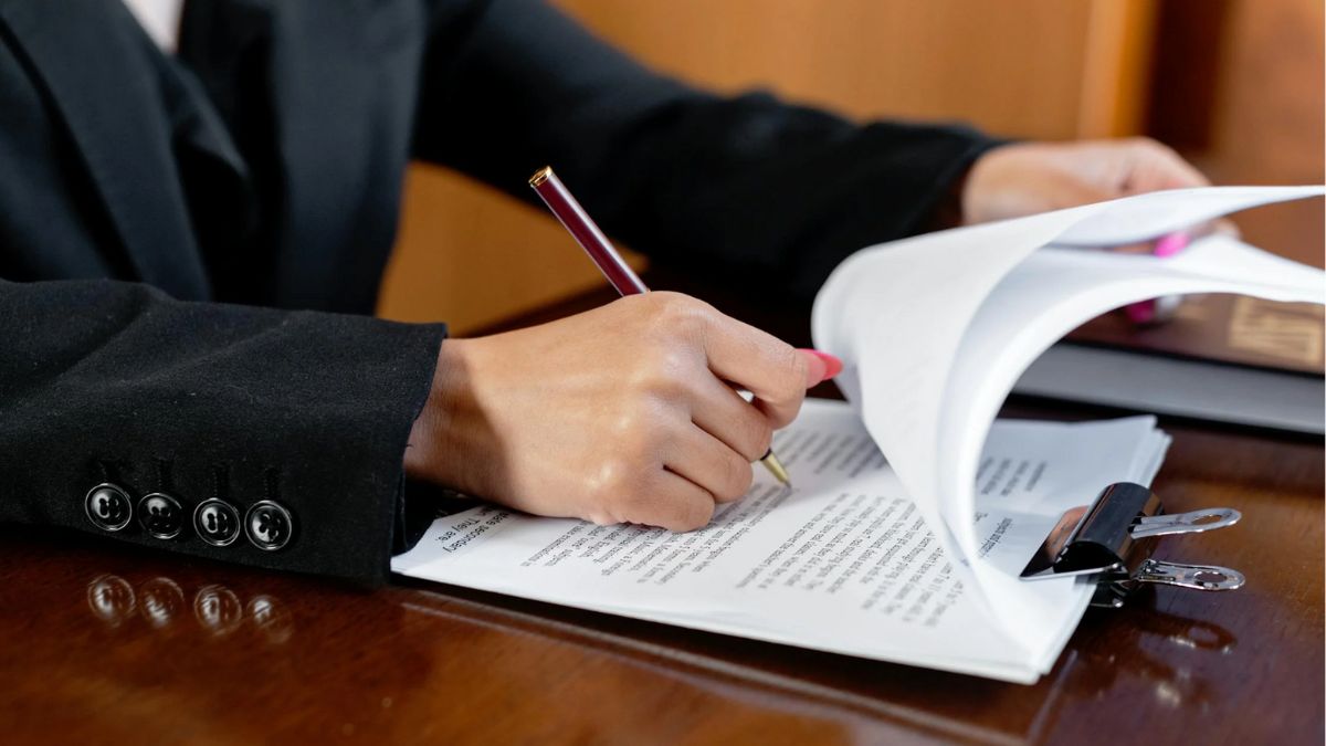 Contract Management Challenges in Small and Mid-Sized Companies