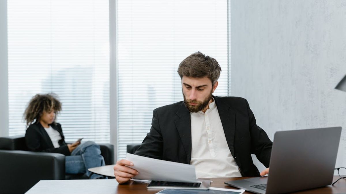 AI-powered contract drafting, reviewing, analyzing, and updating in Microsoft Word using Legitt Draft