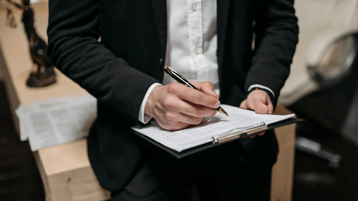 Contract Templates vs. Custom Contracts